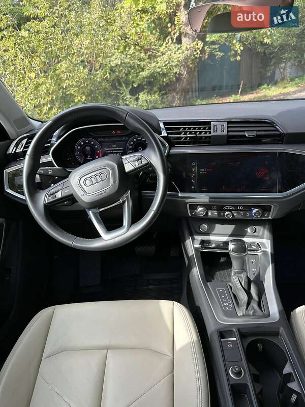 Внедорожник / Кроссовер Audi Q3 2019 в Харькове