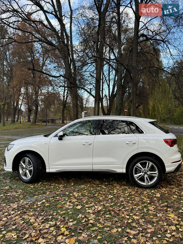 Позашляховик / Кросовер Audi Q3 2023 в Києві