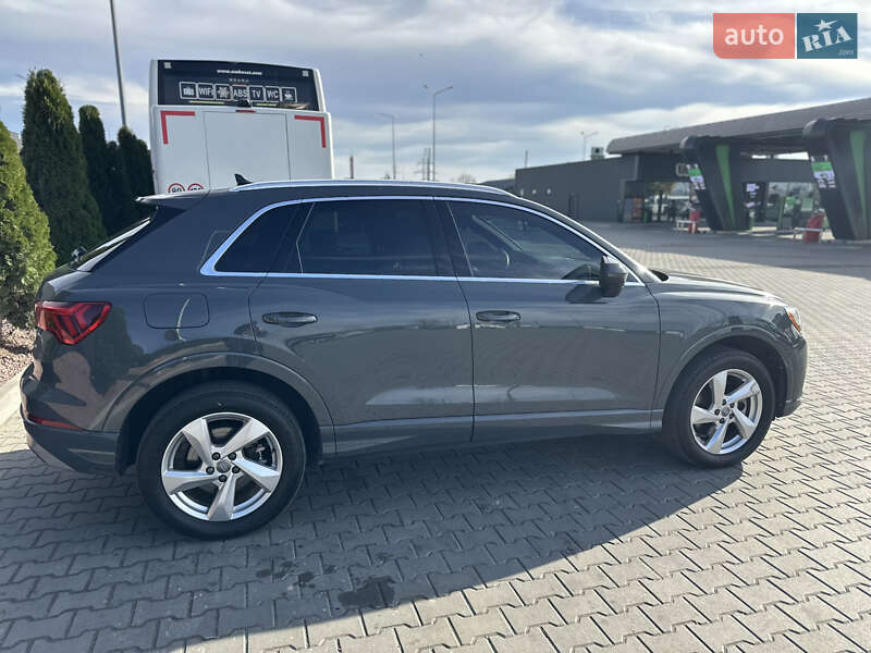 Внедорожник / Кроссовер Audi Q3 2019 в Тернополе
