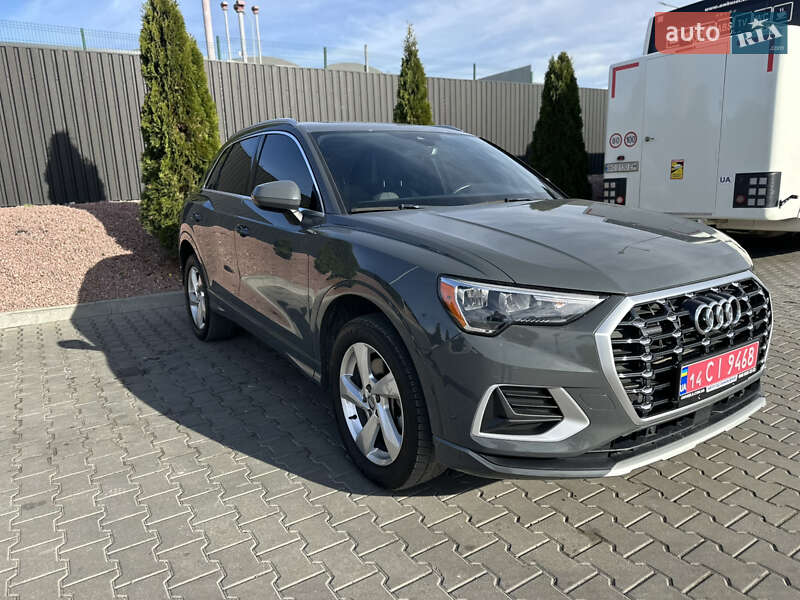 Внедорожник / Кроссовер Audi Q3 2019 в Тернополе