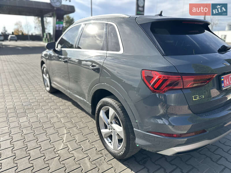 Внедорожник / Кроссовер Audi Q3 2019 в Тернополе