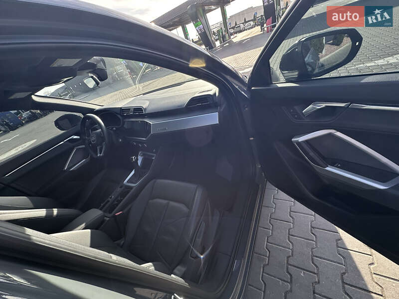 Внедорожник / Кроссовер Audi Q3 2019 в Тернополе