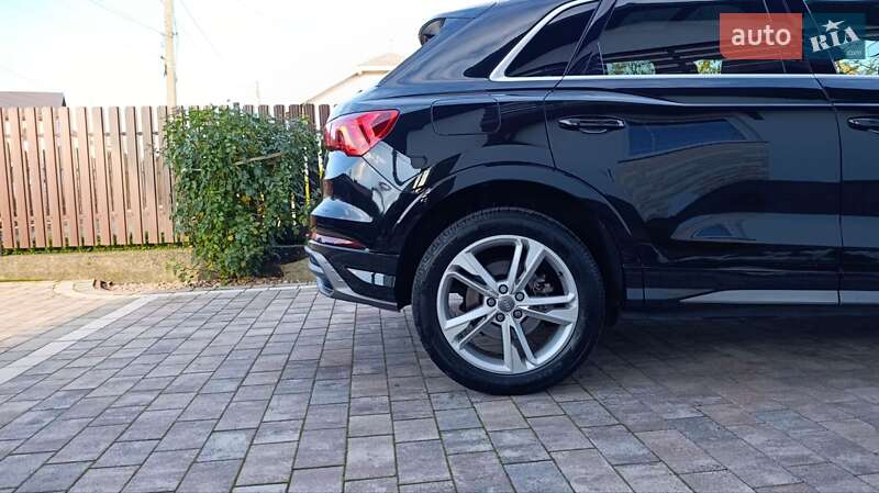 Внедорожник / Кроссовер Audi Q3 2019 в Стрые