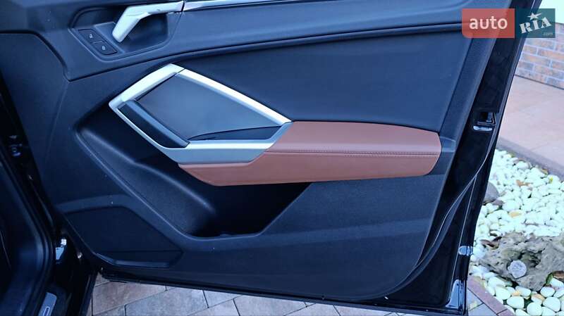 Внедорожник / Кроссовер Audi Q3 2019 в Стрые