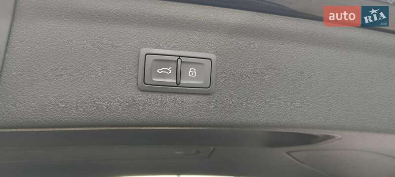 Внедорожник / Кроссовер Audi Q3 2016 в Ужгороде