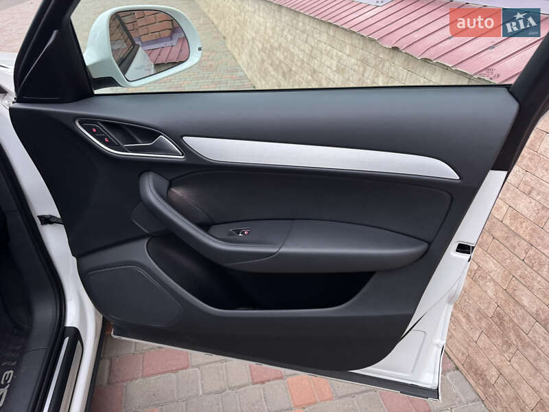 Позашляховик / Кросовер Audi Q3 2017 в Одесі