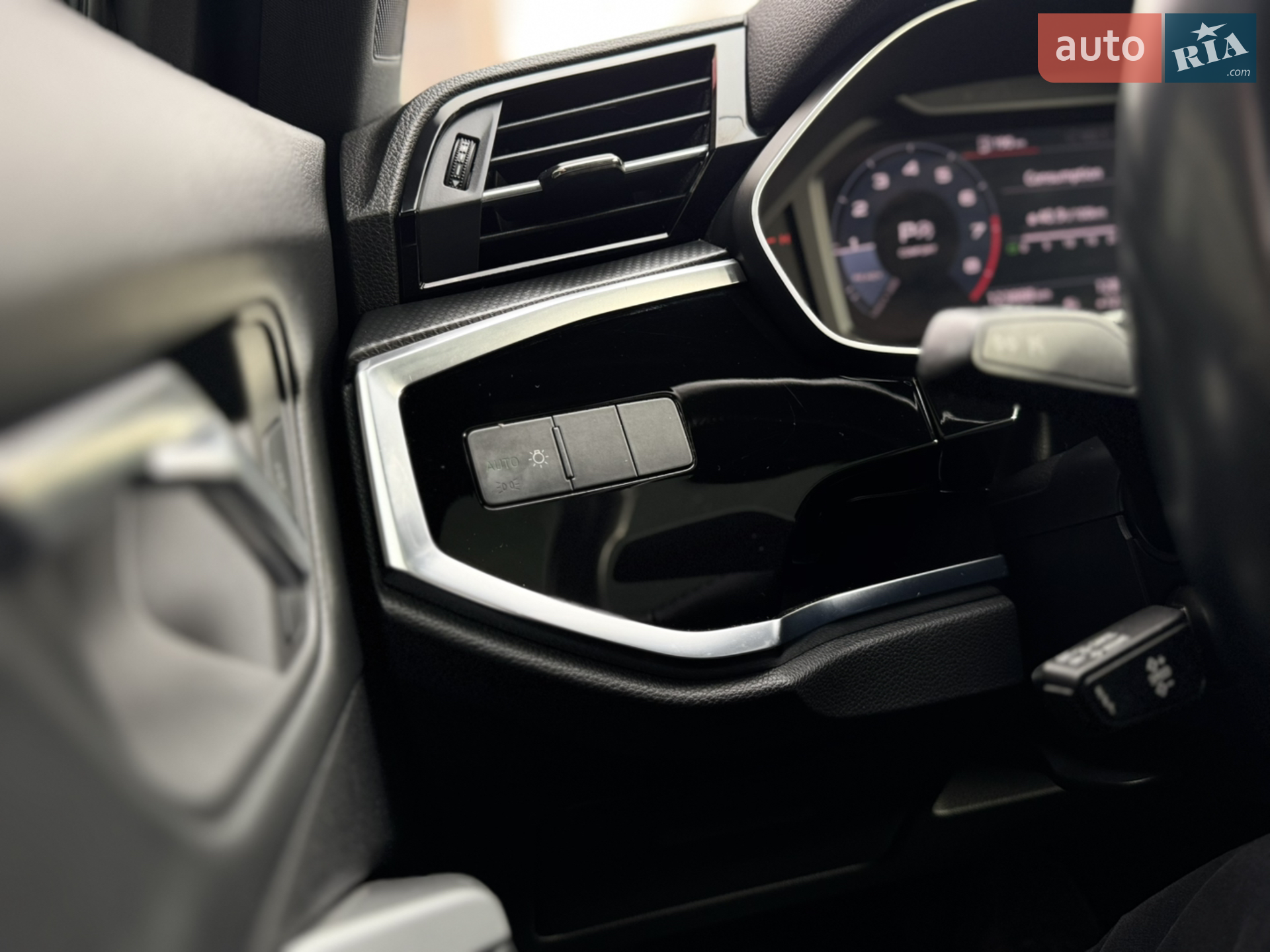 2019 Audi Q3 - мініатюра 16