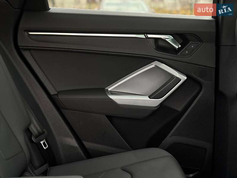 Внедорожник / Кроссовер Audi Q3 2020 в Стрые