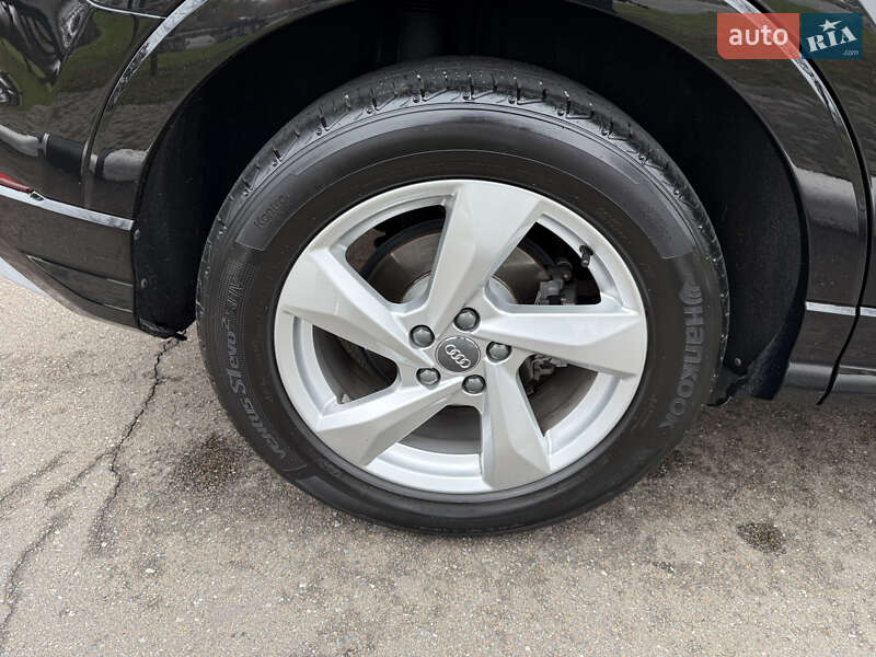 Позашляховик / Кросовер Audi Q3 2020 в Києві