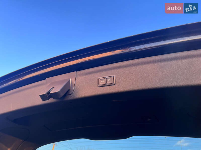 Внедорожник / Кроссовер Audi Q3 2016 в Львове