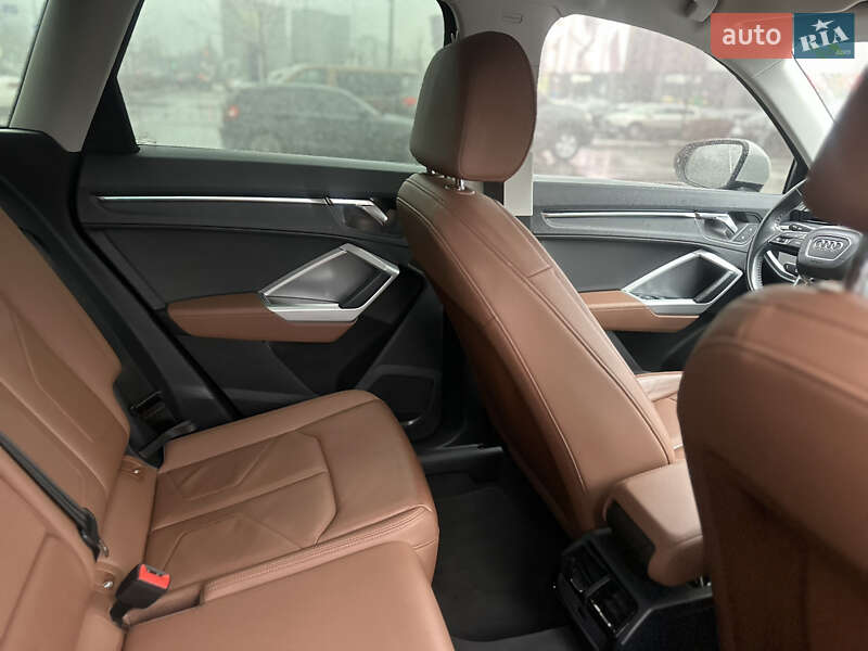 Внедорожник / Кроссовер Audi Q3 2020 в Киеве