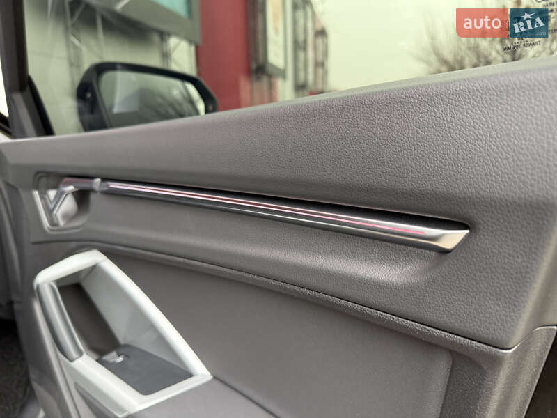 Внедорожник / Кроссовер Audi Q3 2020 в Киеве