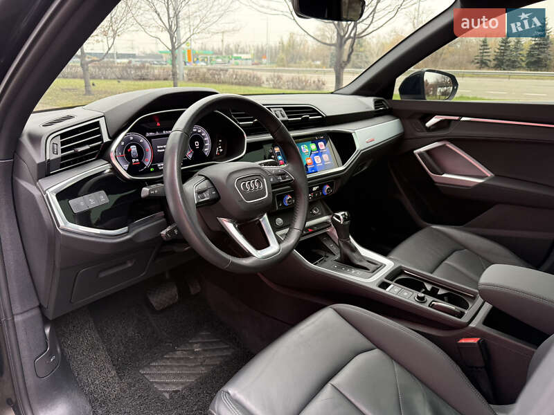 Внедорожник / Кроссовер Audi Q3 2020 в Киеве