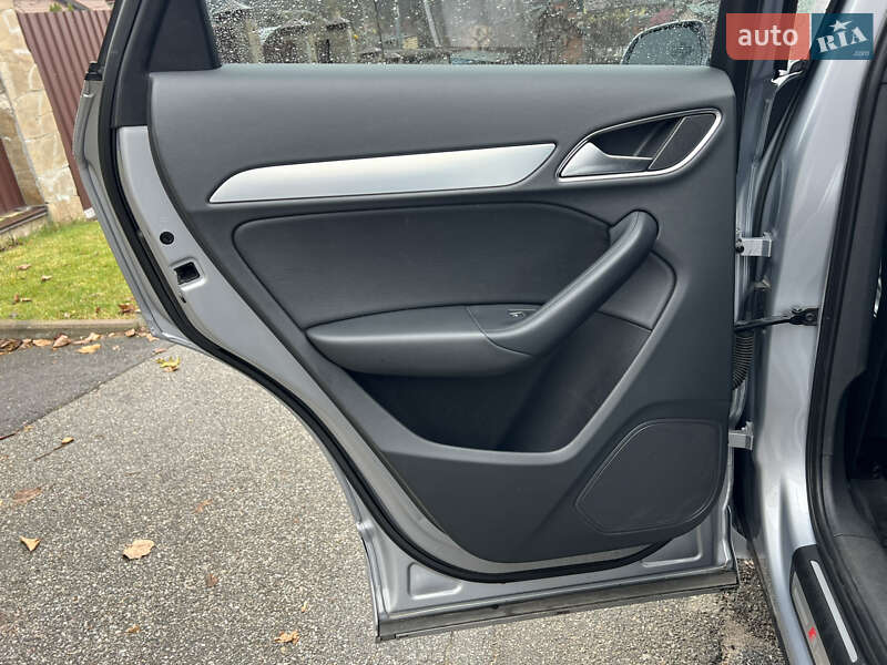 Внедорожник / Кроссовер Audi Q3 2017 в Киеве