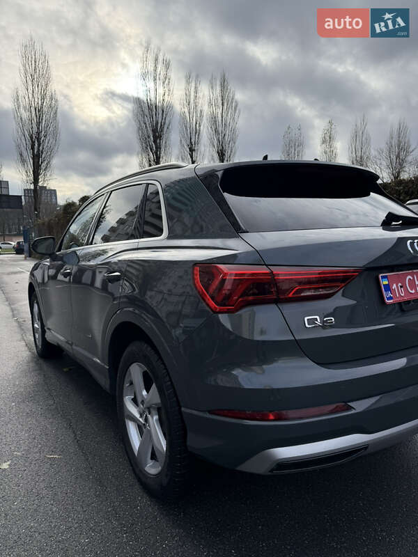 Позашляховик / Кросовер Audi Q3 2019 в Києві