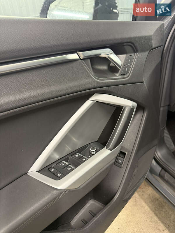 Позашляховик / Кросовер Audi Q3 2019 в Києві