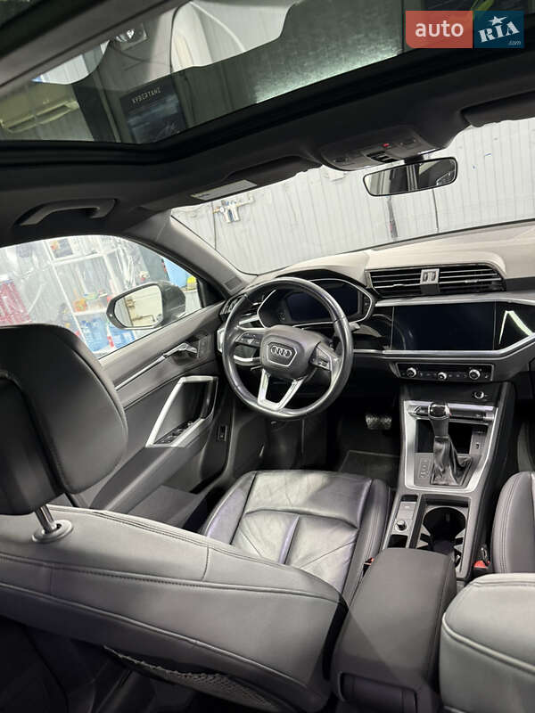 Позашляховик / Кросовер Audi Q3 2019 в Києві