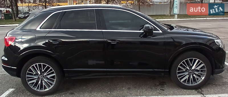 Внедорожник / Кроссовер Audi Q3 2021 в Киеве