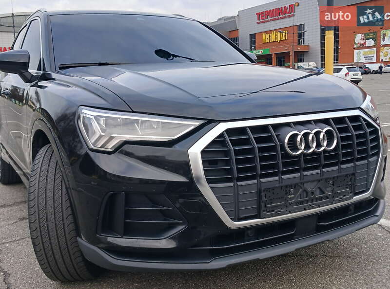 Внедорожник / Кроссовер Audi Q3 2021 в Киеве