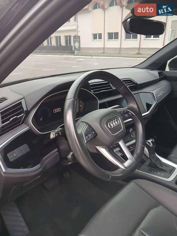 Внедорожник / Кроссовер Audi Q3 2021 в Киеве