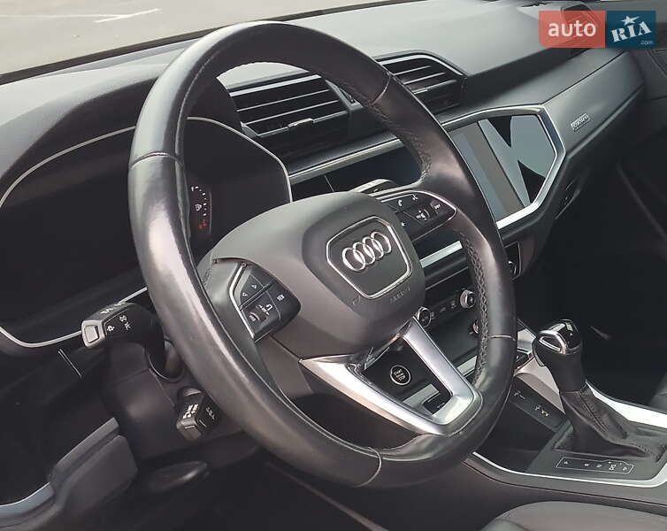 Внедорожник / Кроссовер Audi Q3 2021 в Киеве