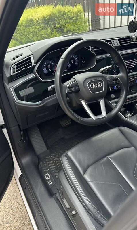 Внедорожник / Кроссовер Audi Q3 2019 в Киеве