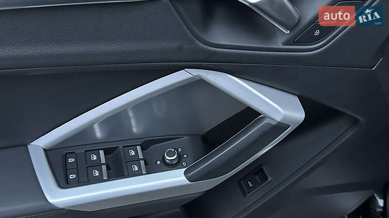 Внедорожник / Кроссовер Audi Q3 2020 в Киеве