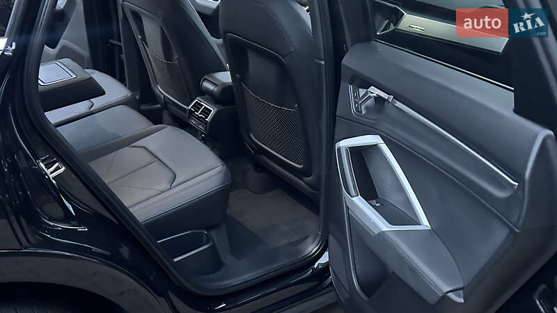 Внедорожник / Кроссовер Audi Q3 2020 в Киеве