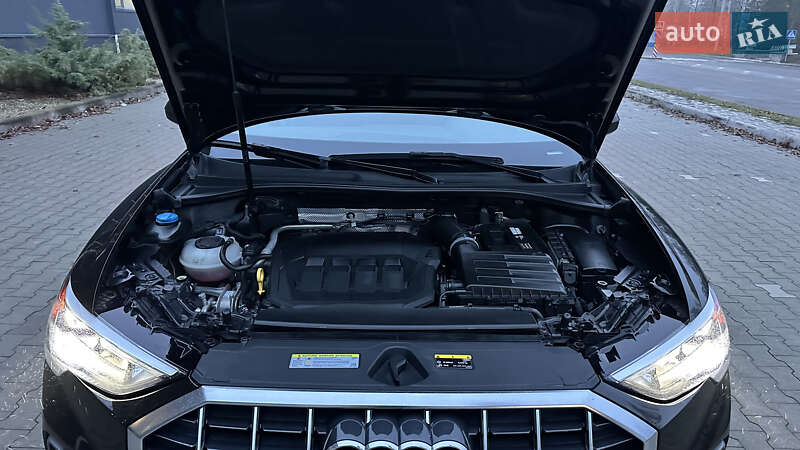 Внедорожник / Кроссовер Audi Q3 2020 в Киеве