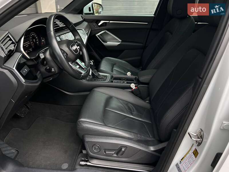 Внедорожник / Кроссовер Audi Q3 2019 в Одессе