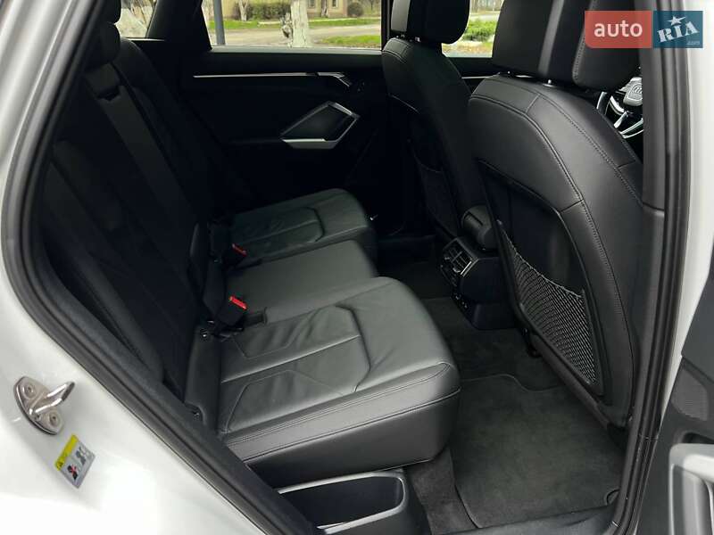 Внедорожник / Кроссовер Audi Q3 2019 в Одессе