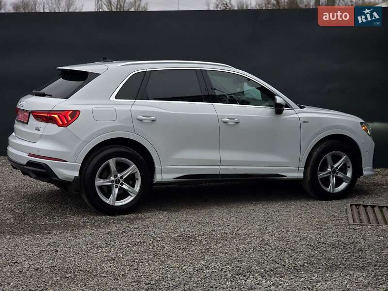 Внедорожник / Кроссовер Audi Q3 2019 в Тернополе