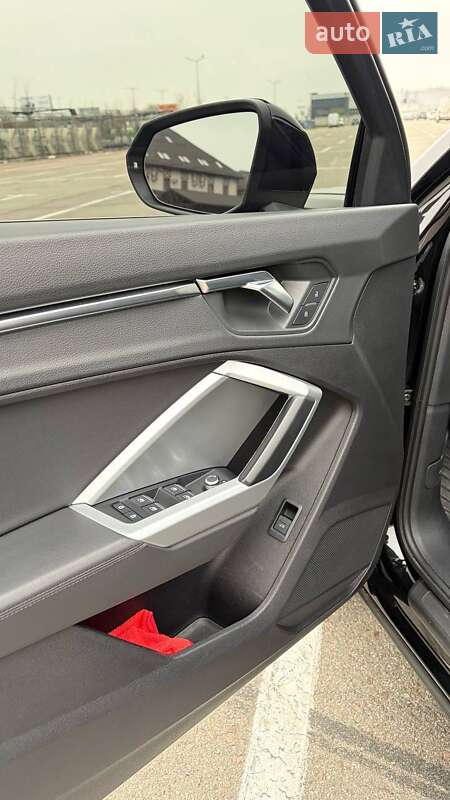 Внедорожник / Кроссовер Audi Q3 2019 в Львове