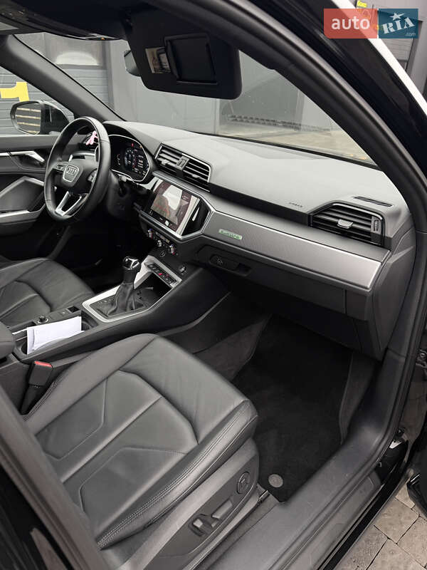Внедорожник / Кроссовер Audi Q3 2021 в Львове