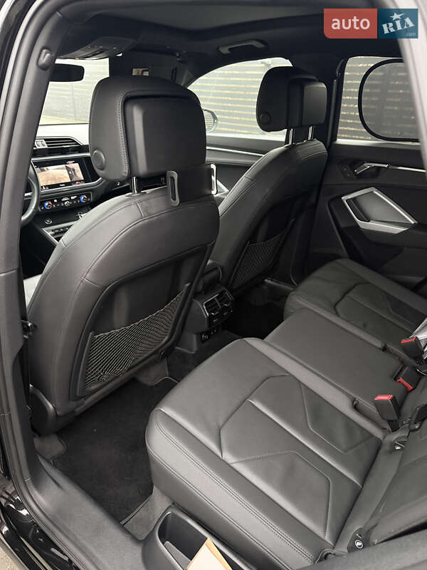 Внедорожник / Кроссовер Audi Q3 2021 в Львове