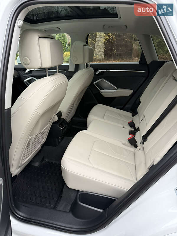 Внедорожник / Кроссовер Audi Q3 2019 в Львове