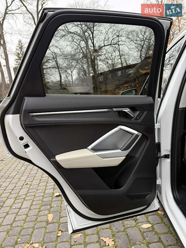 Внедорожник / Кроссовер Audi Q3 2019 в Львове