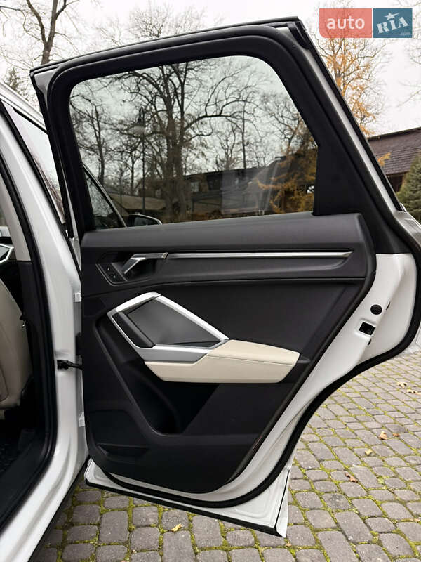 Внедорожник / Кроссовер Audi Q3 2019 в Львове