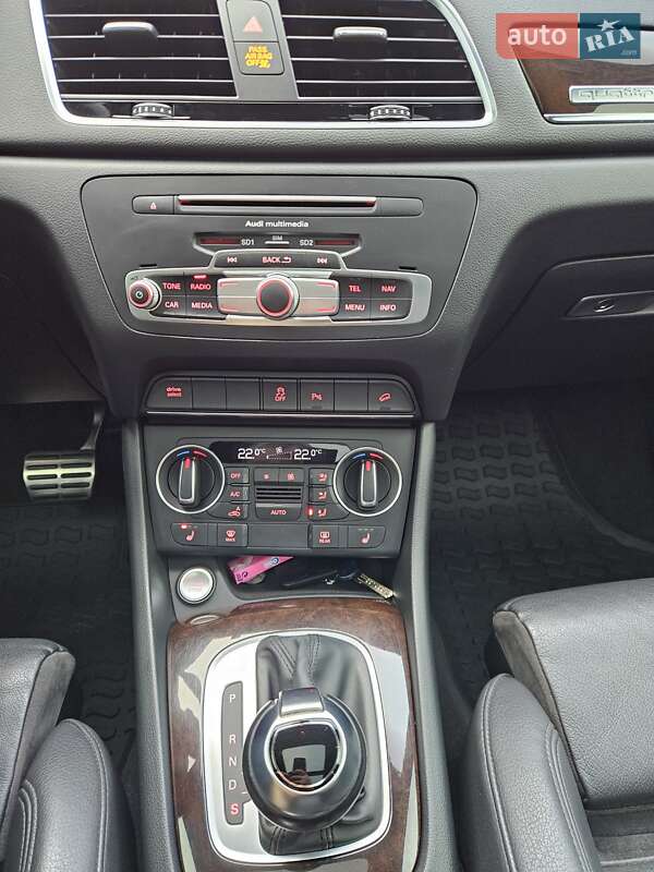 Внедорожник / Кроссовер Audi Q3 2015 в Черновцах