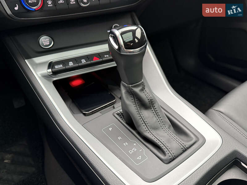 Внедорожник / Кроссовер Audi Q3 2020 в Киеве