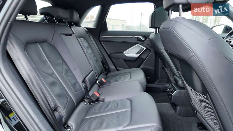 Внедорожник / Кроссовер Audi Q3 2020 в Киеве