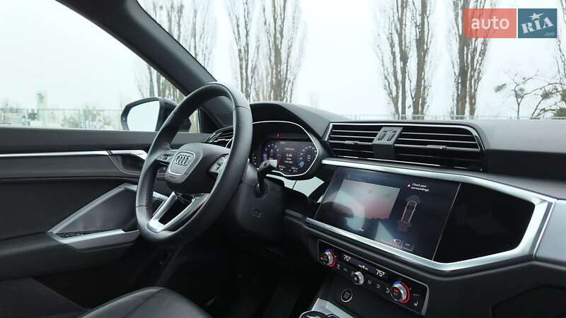 Внедорожник / Кроссовер Audi Q3 2020 в Киеве