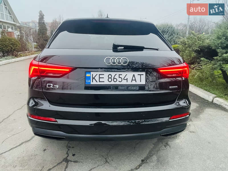 Внедорожник / Кроссовер Audi Q3 2022 в Днепре