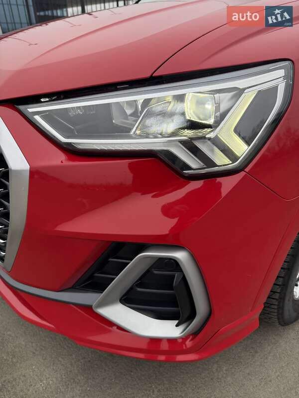 Внедорожник / Кроссовер Audi Q3 2021 в Киеве