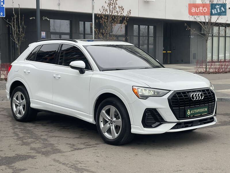 Внедорожник / Кроссовер Audi Q3 2019 в Киеве