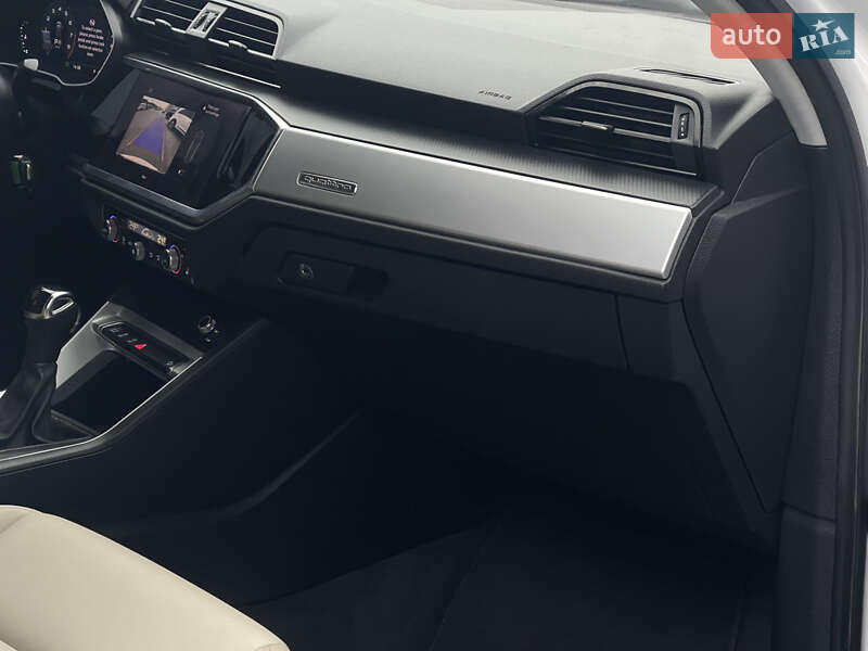 Внедорожник / Кроссовер Audi Q3 2019 в Киеве