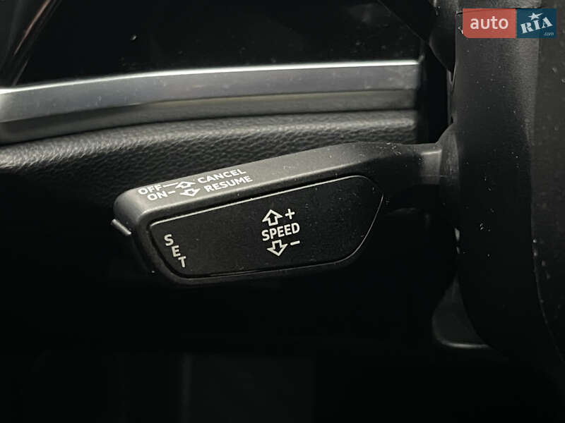 Внедорожник / Кроссовер Audi Q3 2019 в Киеве