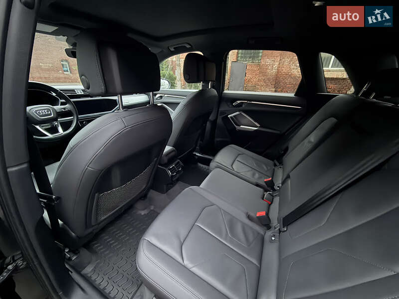 Внедорожник / Кроссовер Audi Q3 2019 в Львове