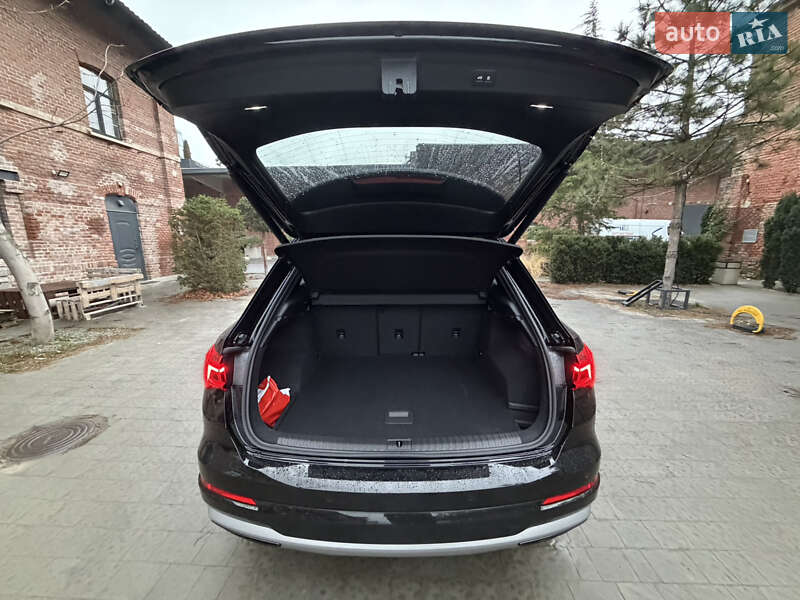 Внедорожник / Кроссовер Audi Q3 2019 в Львове