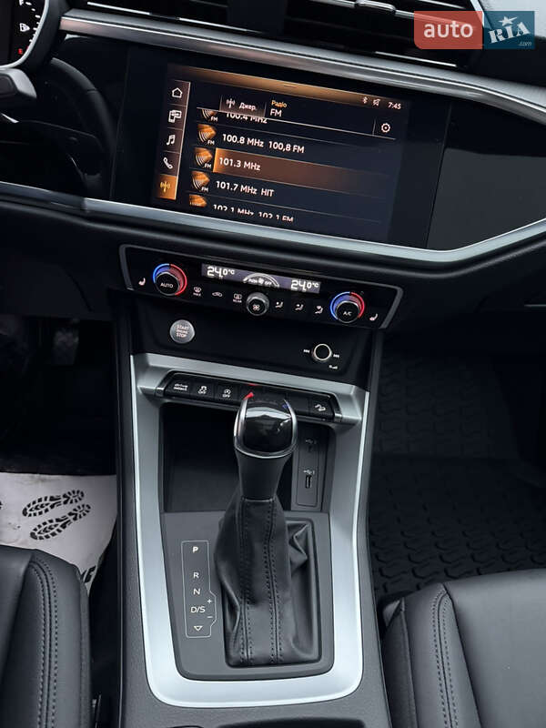 Внедорожник / Кроссовер Audi Q3 2019 в Львове